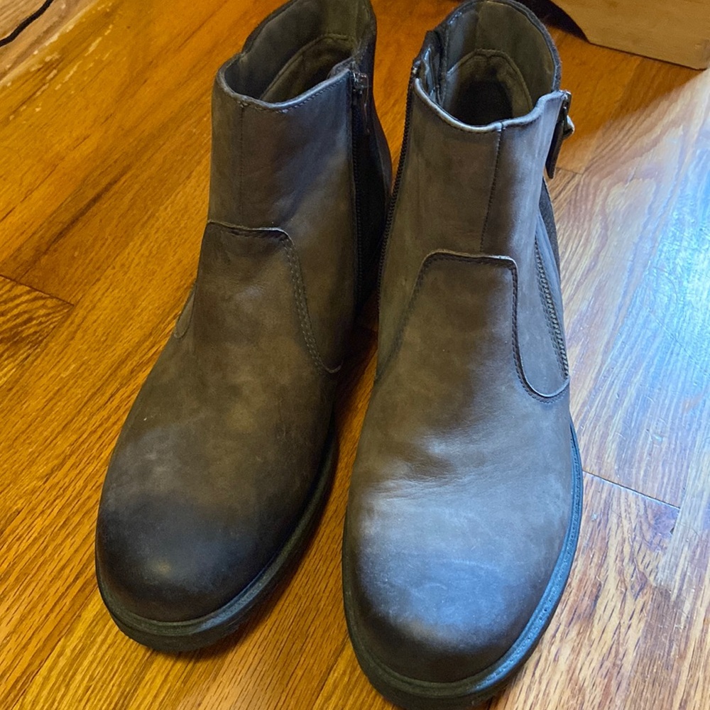 Size 11 Earth boots